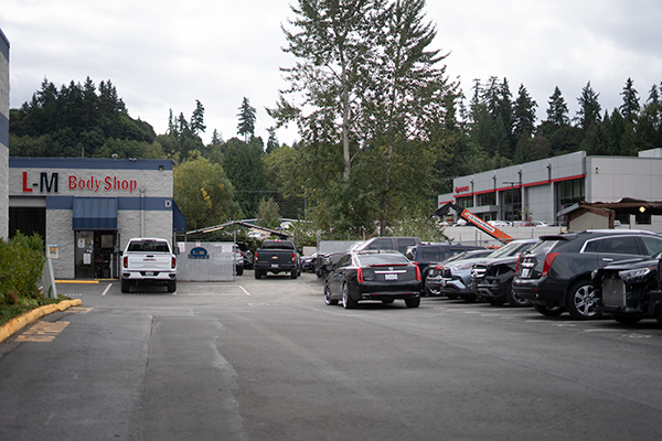 L-M Body Shop lot and building seen from the entrance off NE 126th Place
